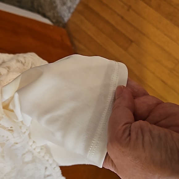 Beautiful white lace dress. - Picture 6 of 9